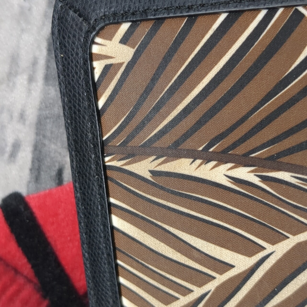 Vera Bradley Georgia banana leaf wallet - Picture 3 of 11